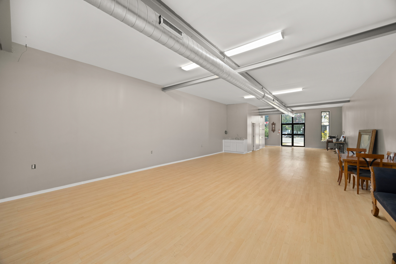 3381 N Milwaukee Avenue, Chicago, IL 60641