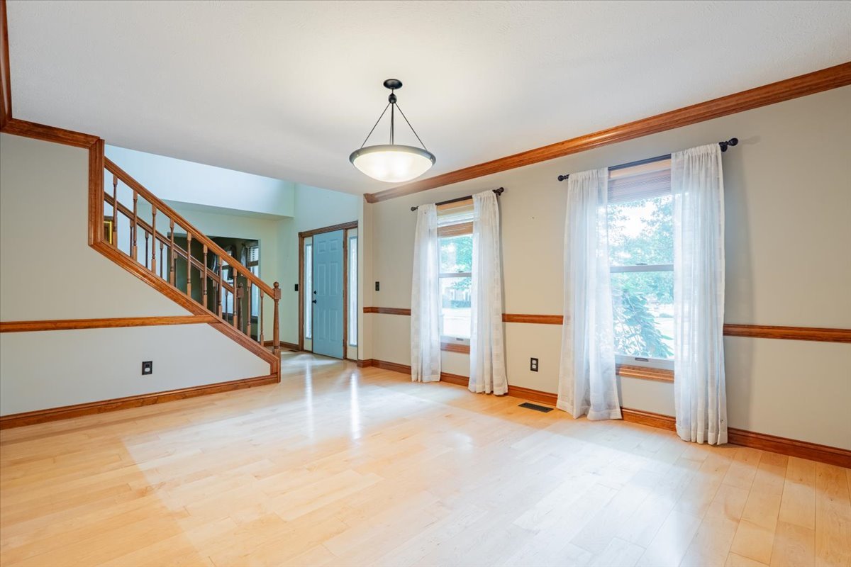 10 Inverness Drive, Bloomington, IL 61701