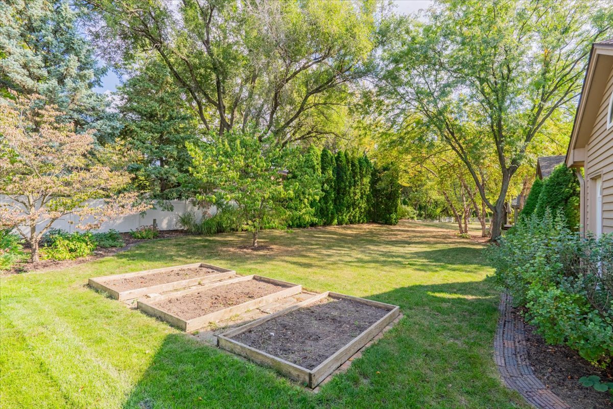 10 Inverness Drive, Bloomington, IL 61701