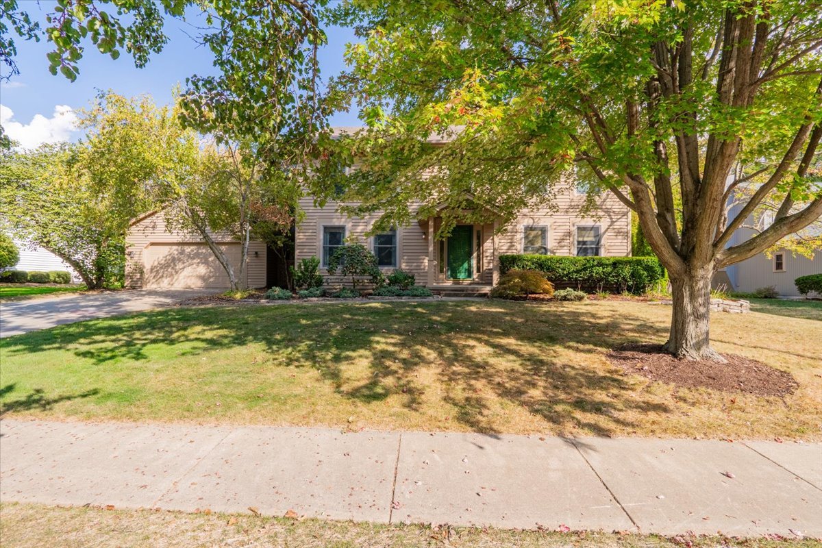 10 Inverness Drive, Bloomington, IL 61701