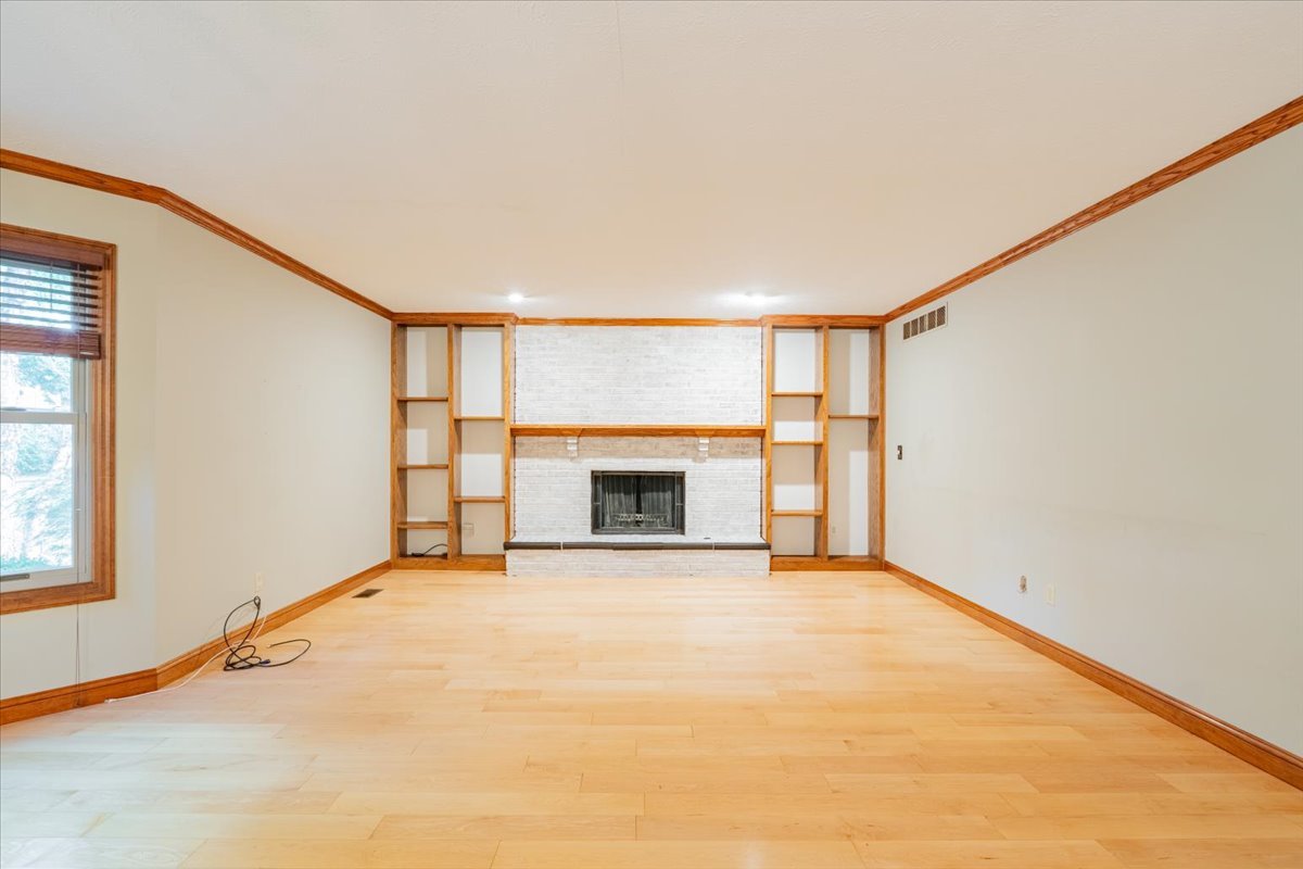 10 Inverness Drive, Bloomington, IL 61701