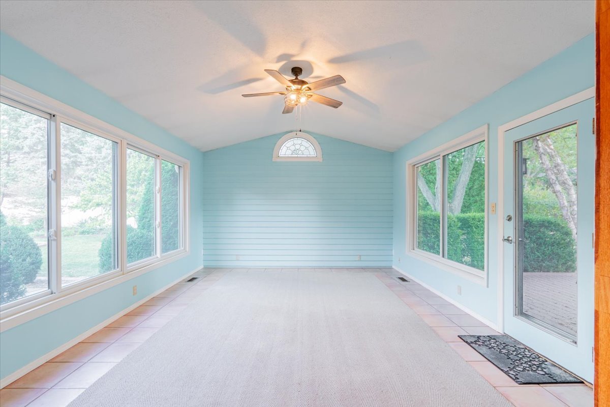 10 Inverness Drive, Bloomington, IL 61701