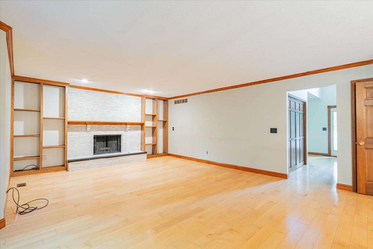 10 Inverness Drive, Bloomington, IL 61701