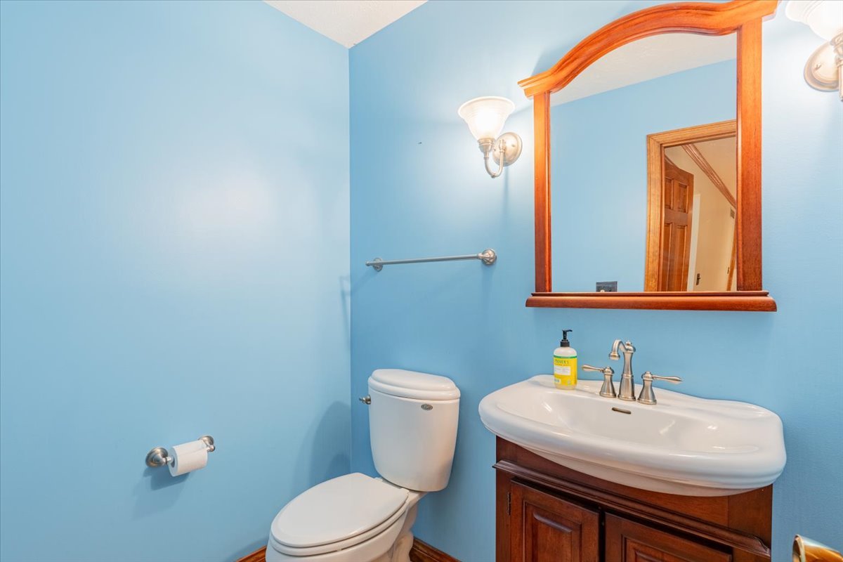 10 Inverness Drive, Bloomington, IL 61701