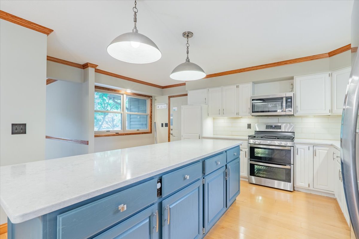 10 Inverness Drive, Bloomington, IL 61701