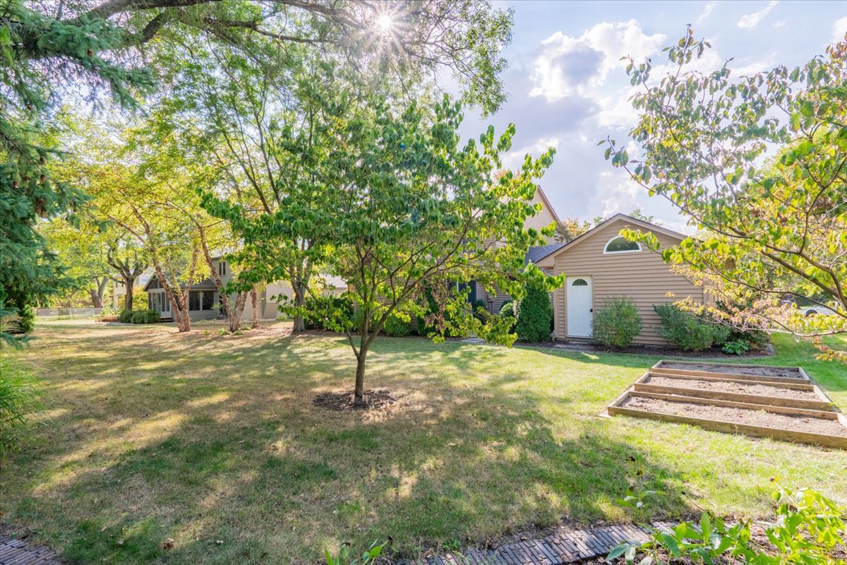 10 Inverness Drive, Bloomington, IL 61701