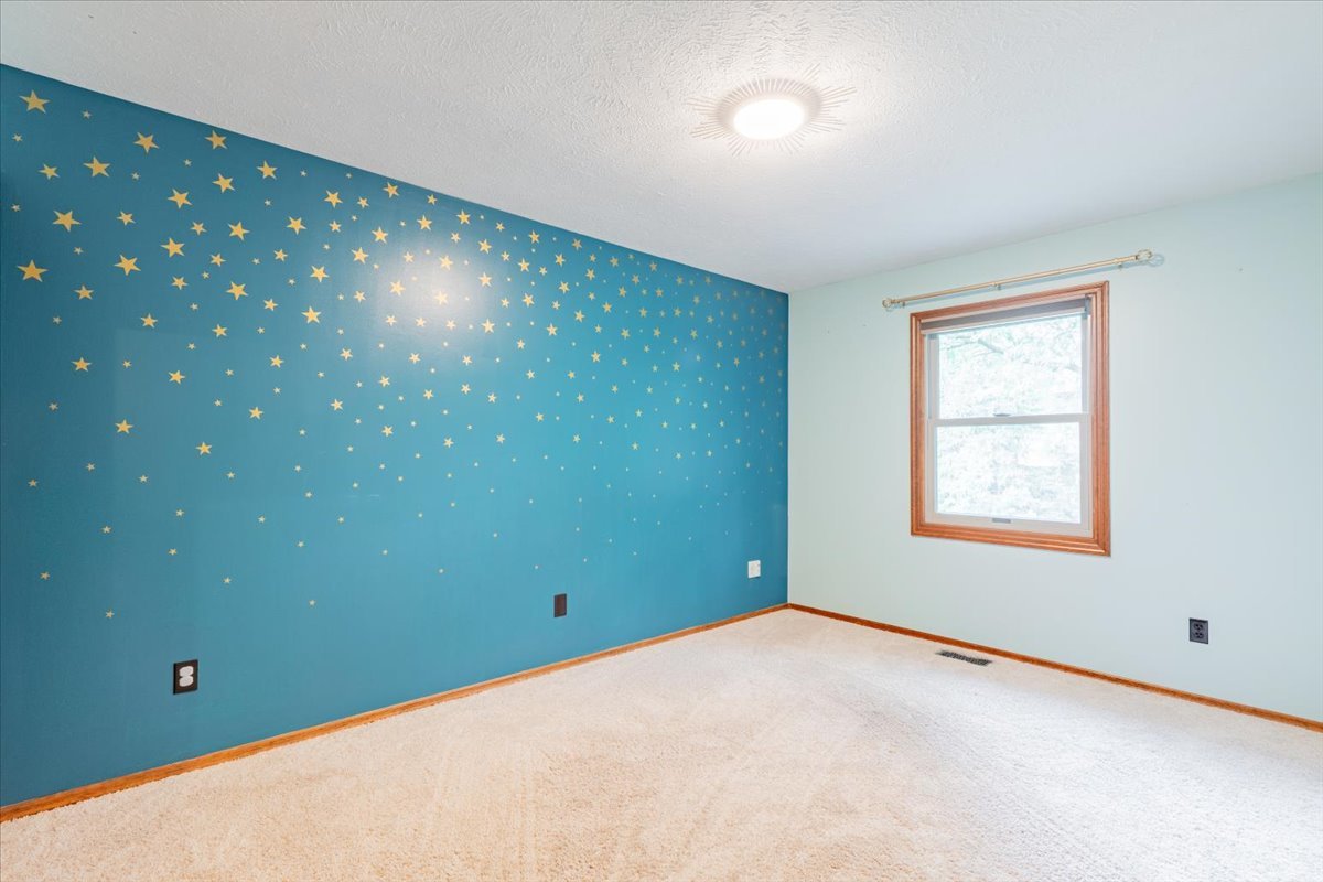 10 Inverness Drive, Bloomington, IL 61701