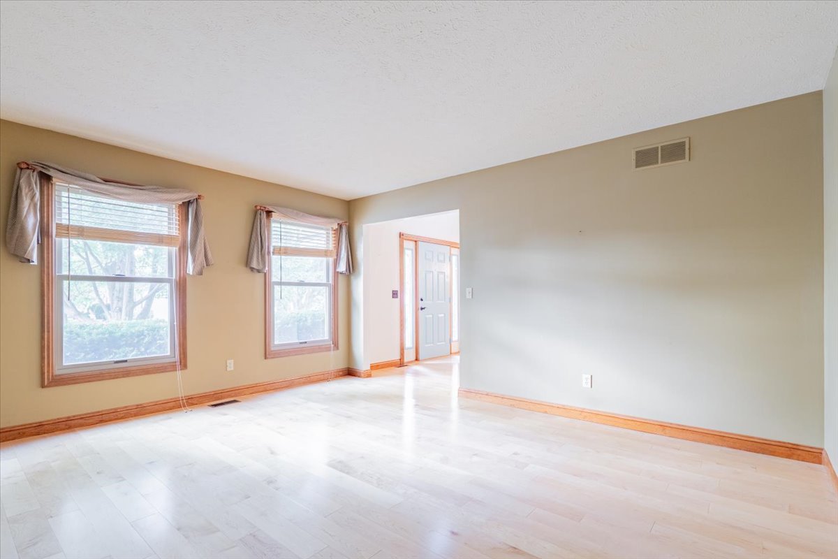 10 Inverness Drive, Bloomington, IL 61701