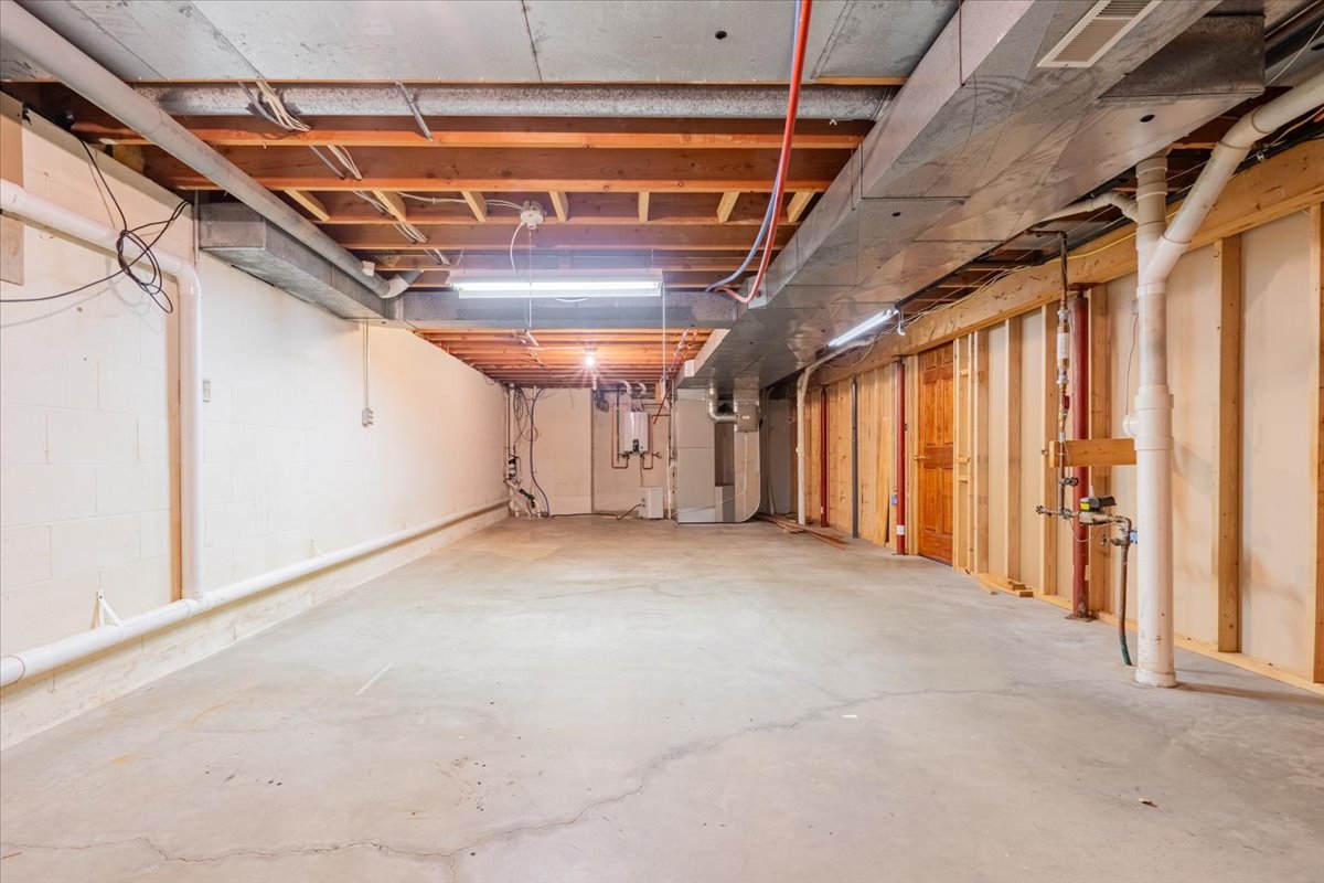 10 Inverness Drive, Bloomington, IL 61701