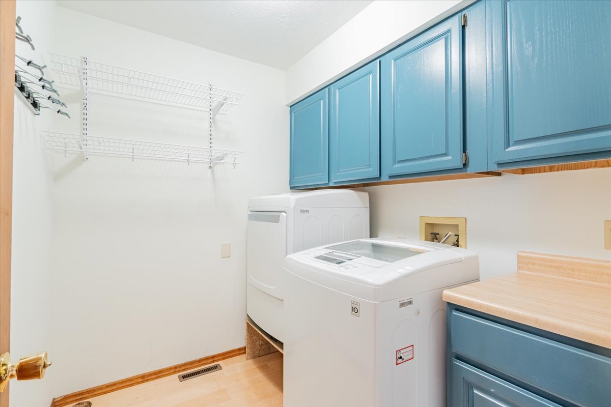 10 Inverness Drive, Bloomington, IL 61701