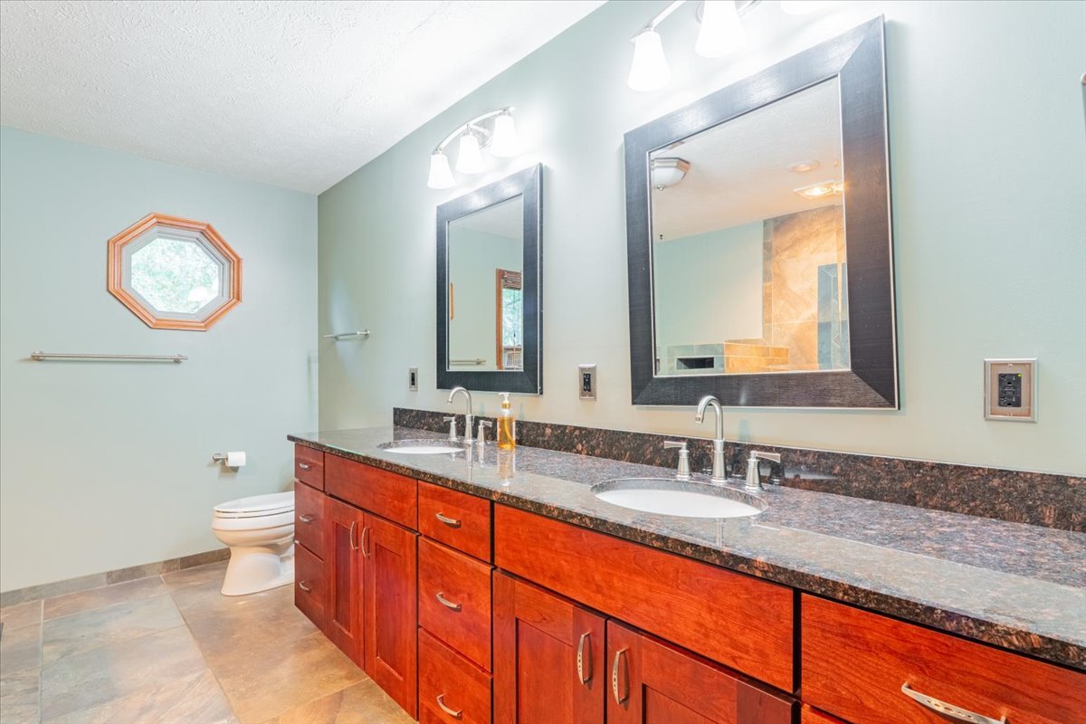 10 Inverness Drive, Bloomington, IL 61701