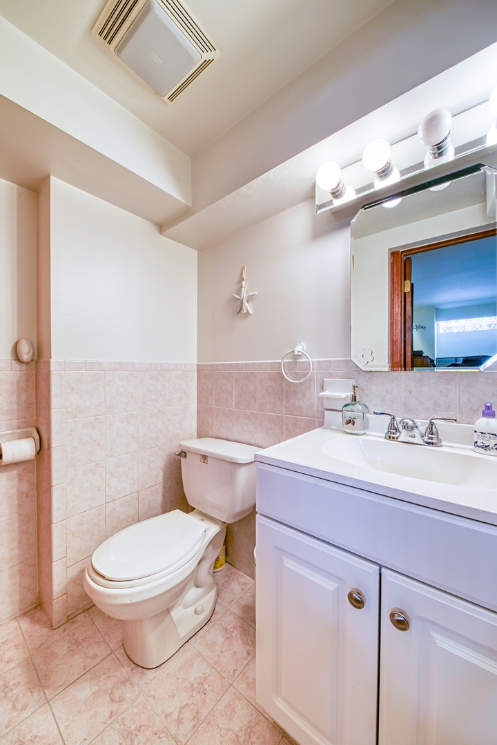 7226 W Summerdale Avenue, Chicago, IL 60656