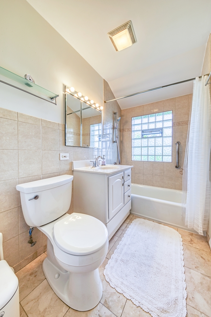 7226 W Summerdale Avenue, Chicago, IL 60656