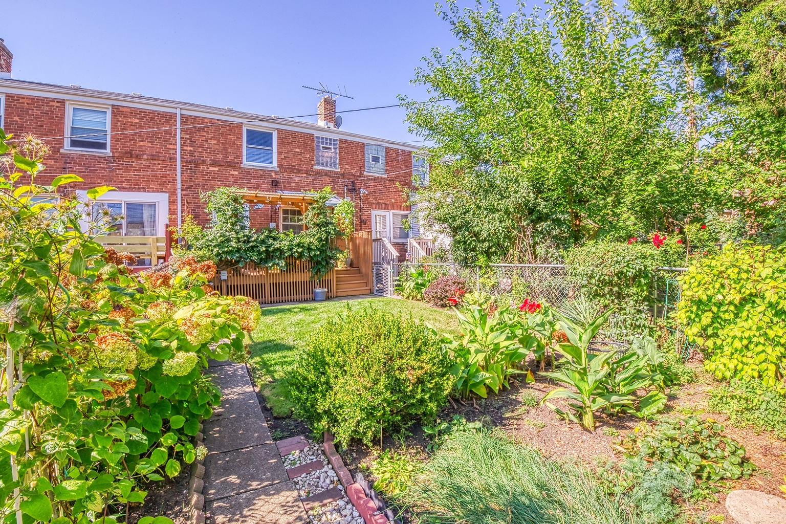 7226 W Summerdale Avenue, Chicago, IL 60656