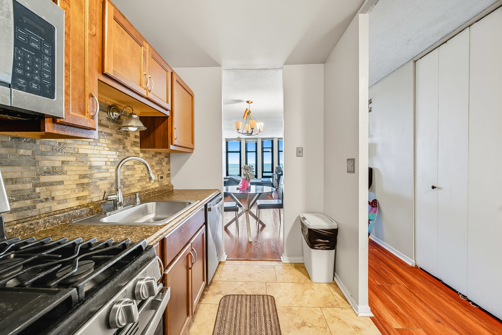 6700 S South Shore Drive #11K, Chicago, IL 60649