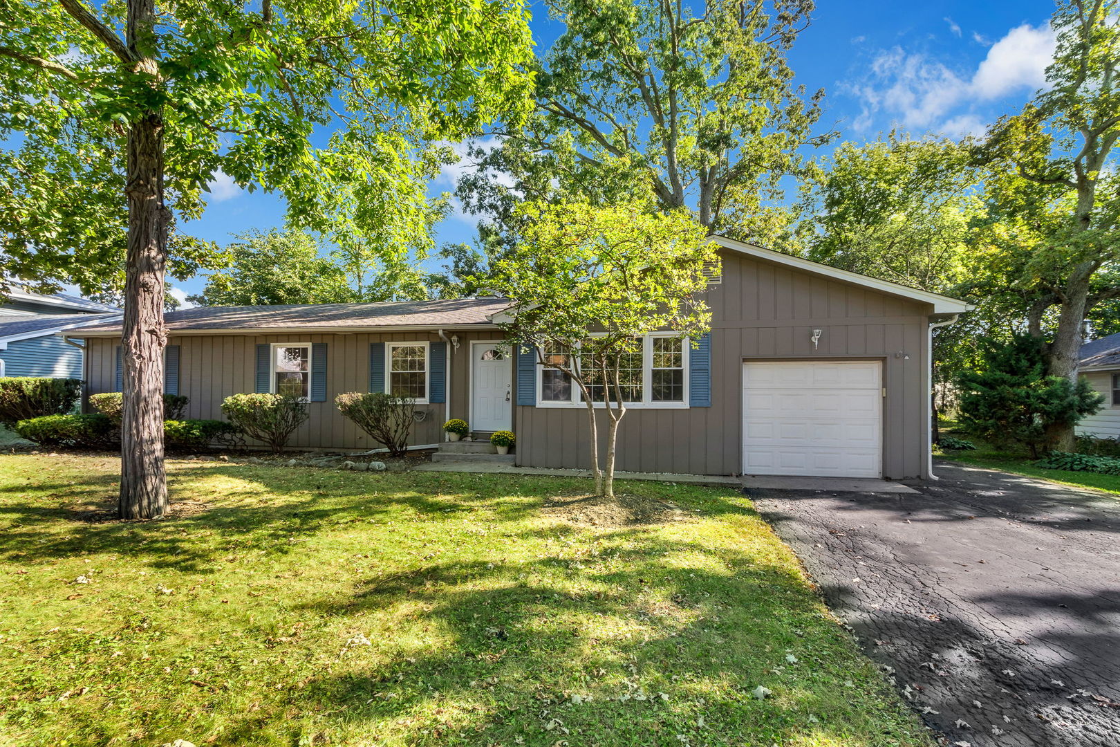 6815 Meadow Drive, Crystal Lake, IL 60012