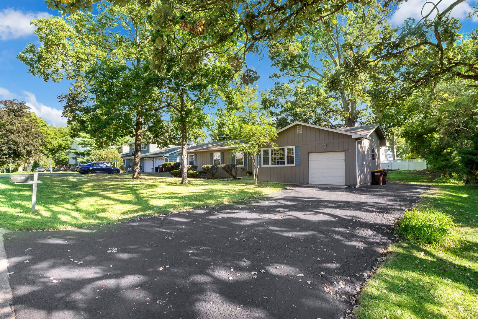 6815 Meadow Drive, Crystal Lake, IL 60012