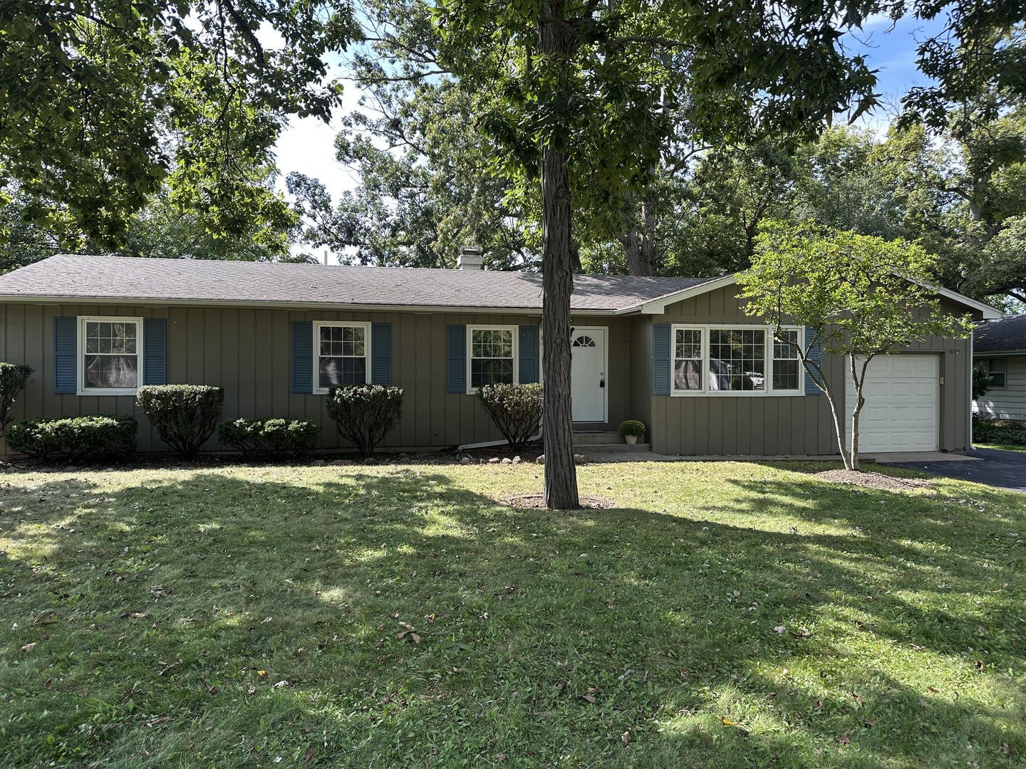 6815 Meadow Drive, Crystal Lake, IL 60012