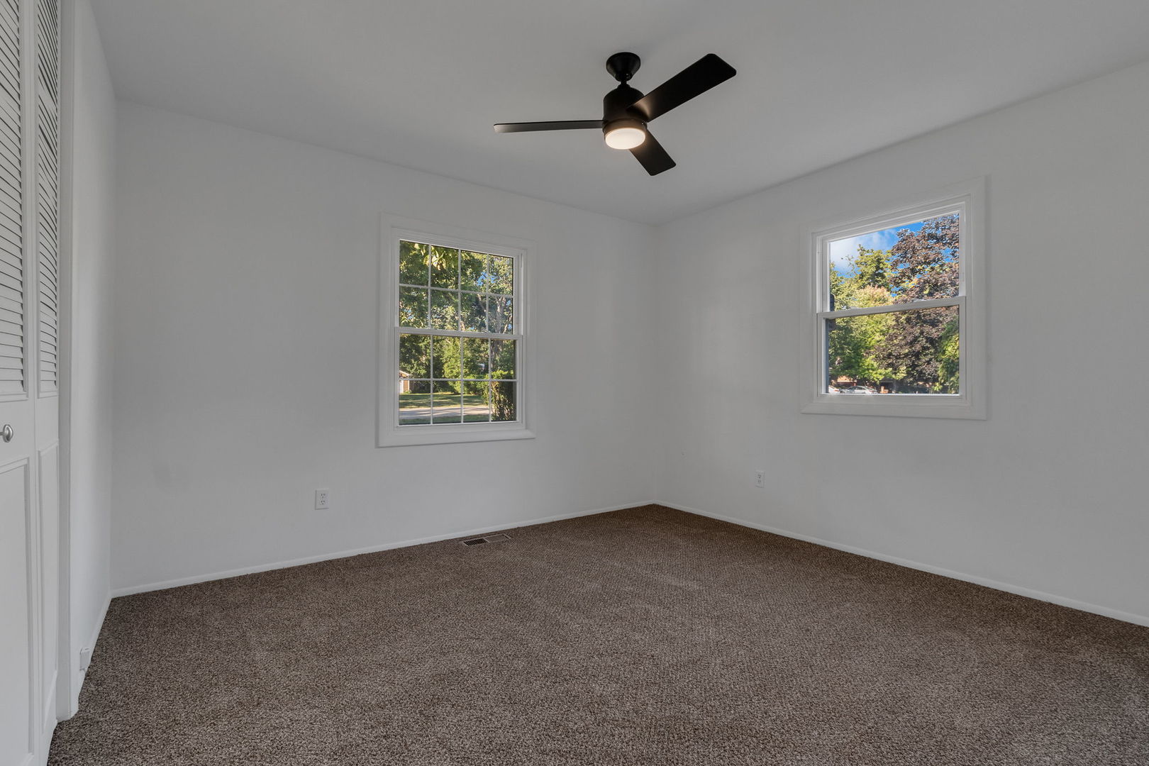 6815 Meadow Drive, Crystal Lake, IL 60012