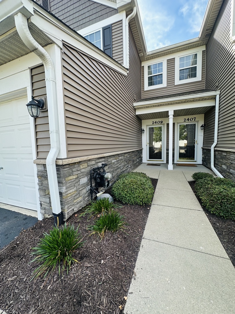 2409 Golf Ridge Circle #2409, Naperville, IL 60563