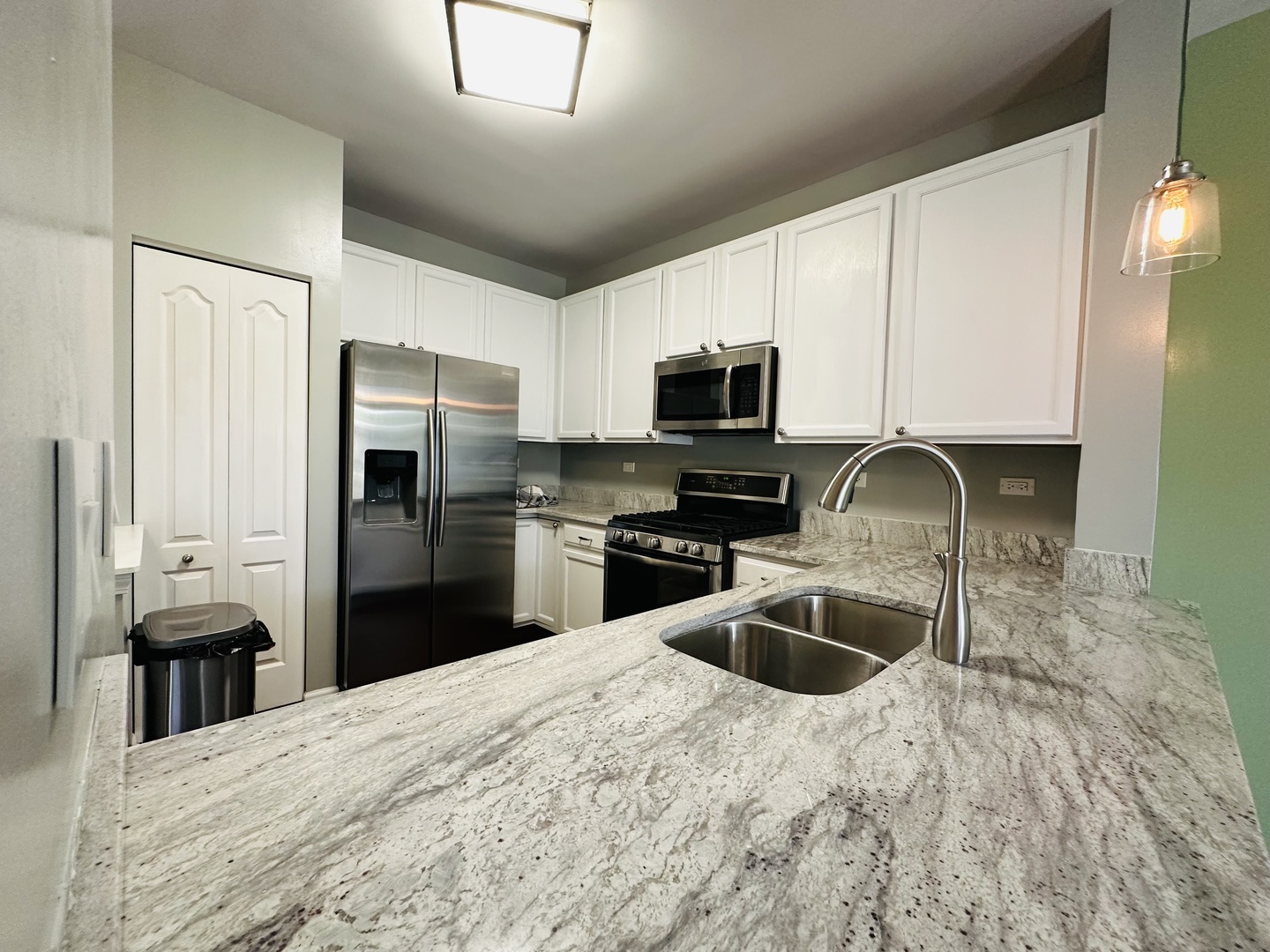 2409 Golf Ridge Circle #2409, Naperville, IL 60563
