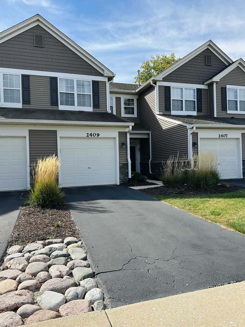 2409 Golf Ridge Circle #2409, Naperville, IL 60563