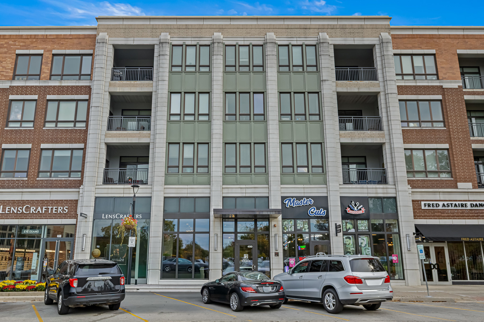 450 VILLAGE CENTER Drive #210, Burr Ridge, IL 60527