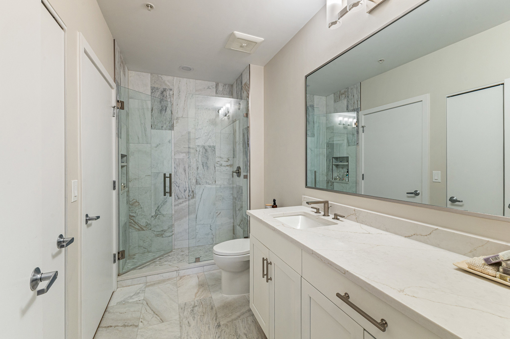 450 VILLAGE CENTER Drive #210, Burr Ridge, IL 60527