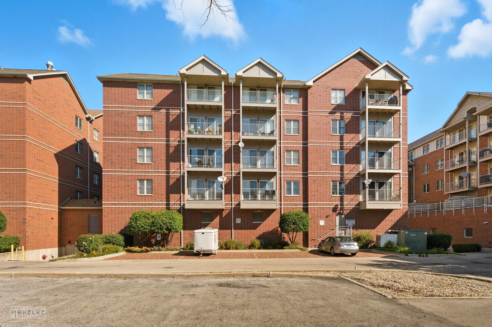 27 E Hattendorf Avenue #216, Roselle, IL 60172
