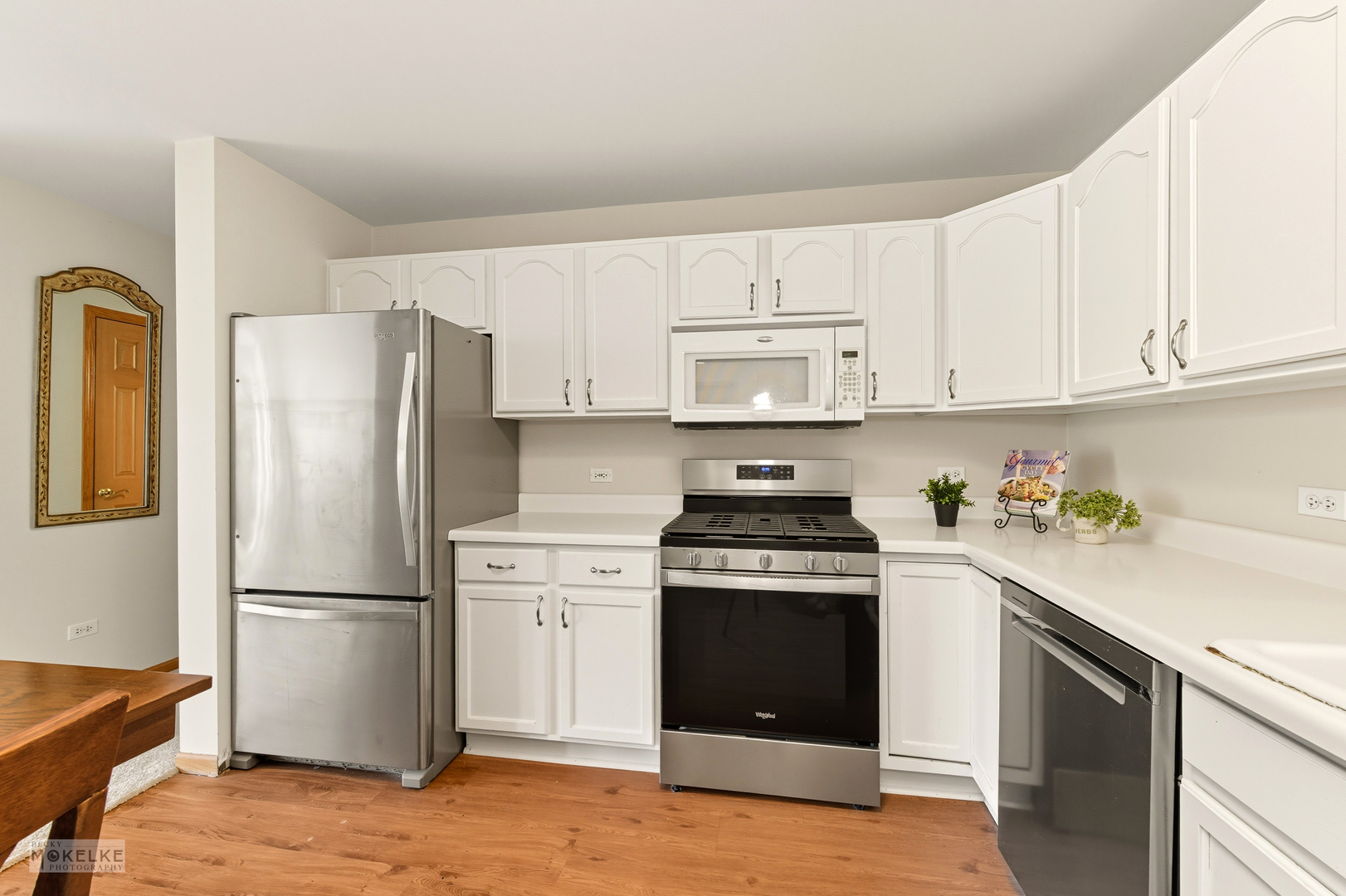 27 E Hattendorf Avenue #216, Roselle, IL 60172