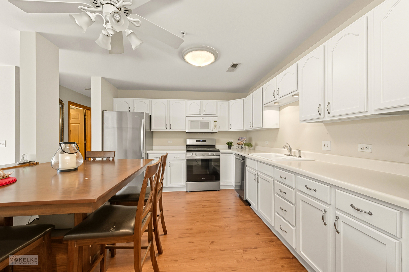 27 E Hattendorf Avenue #216, Roselle, IL 60172