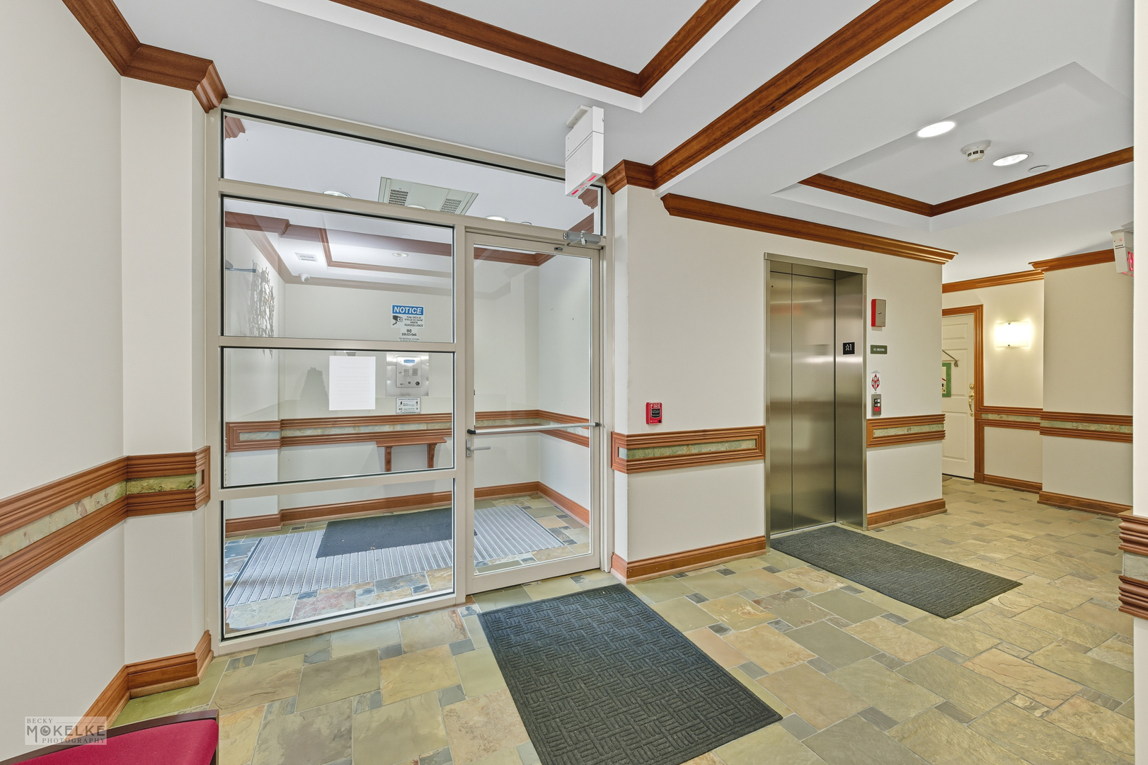 27 E Hattendorf Avenue #216, Roselle, IL 60172