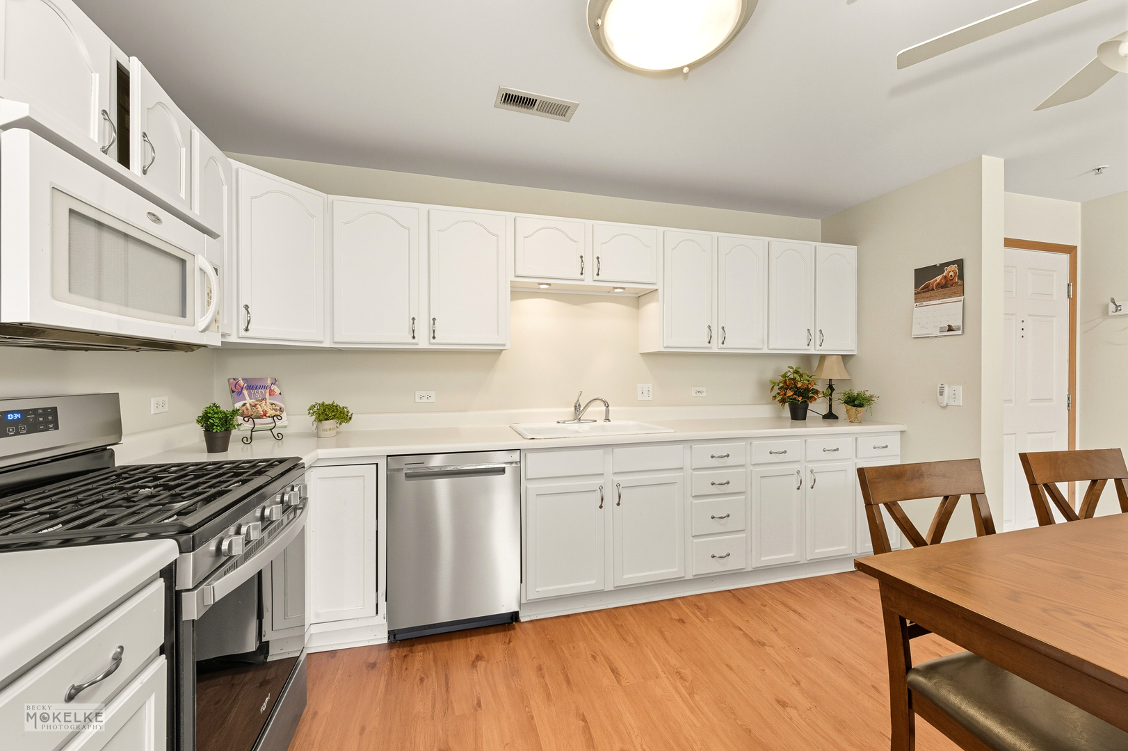 27 E Hattendorf Avenue #216, Roselle, IL 60172