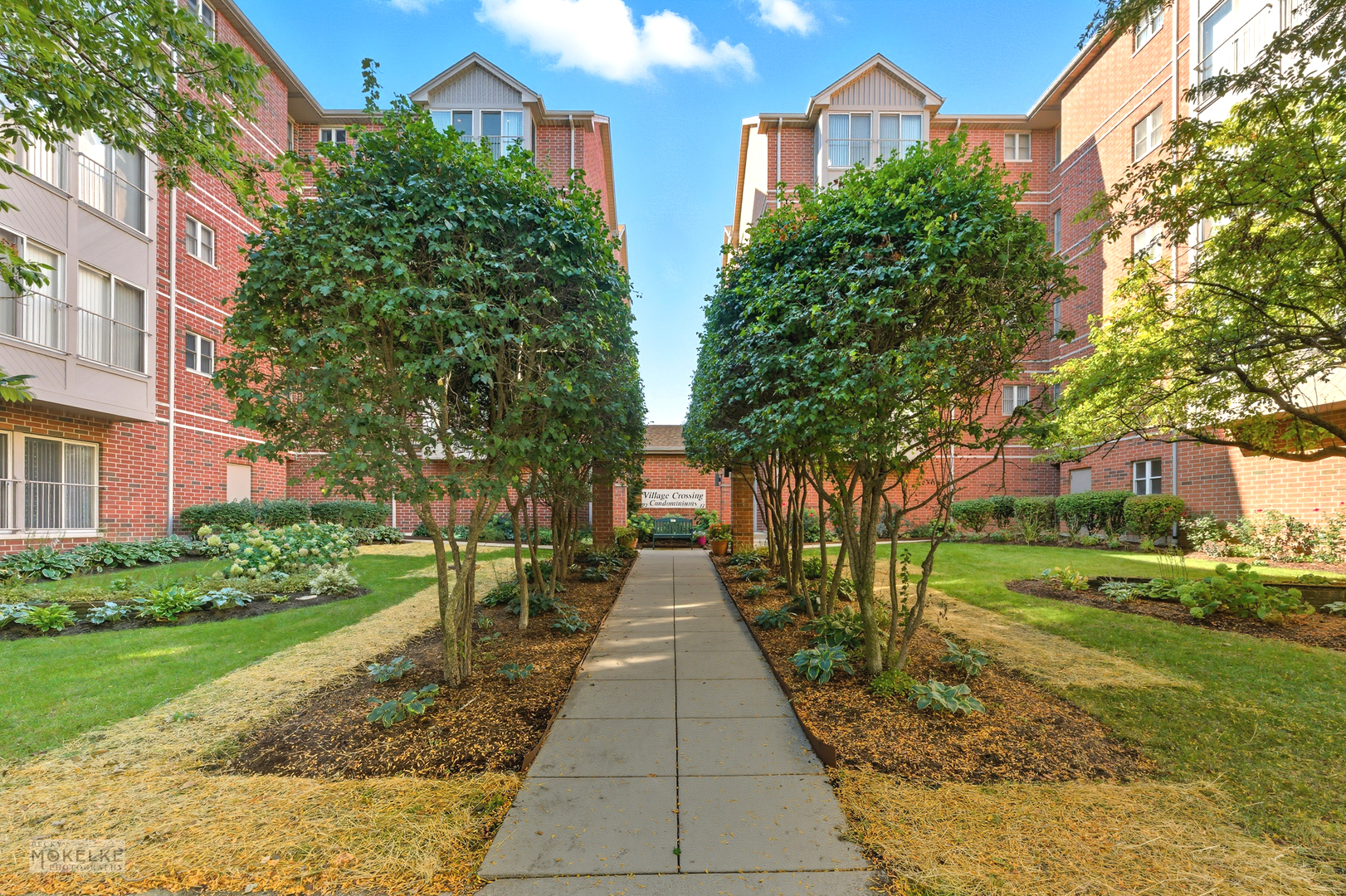 27 E Hattendorf Avenue #216, Roselle, IL 60172