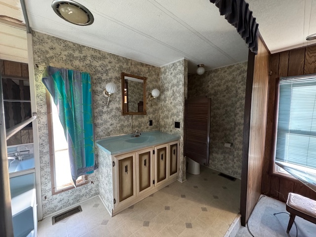 135 Ave C, Bloomington, IL 61701