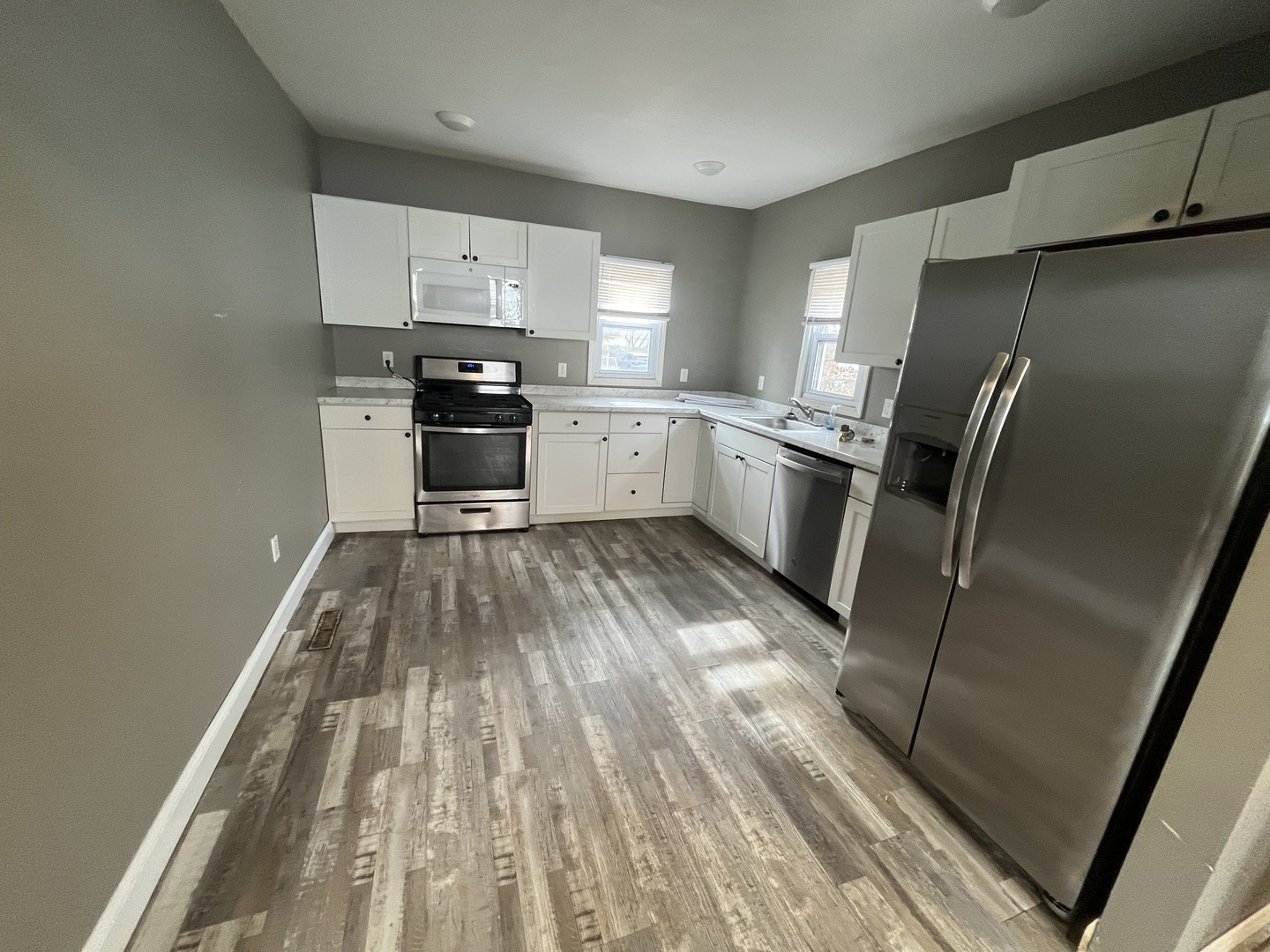 1002 N Roosevelt Avenue, Bloomington, IL 61701