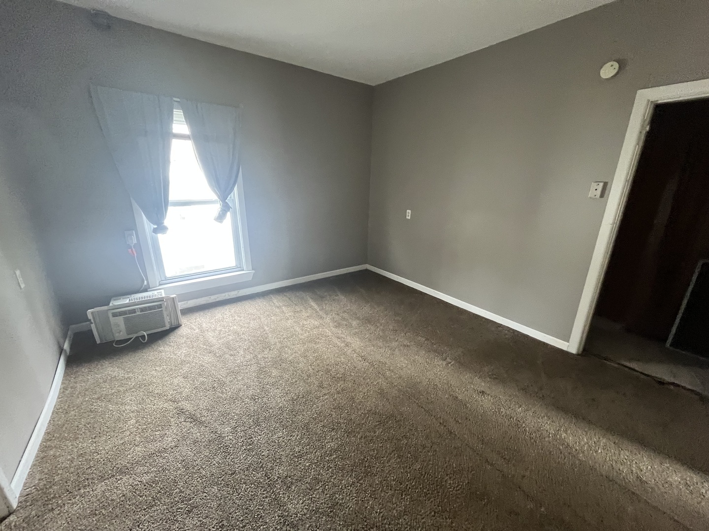 1002 N Roosevelt Avenue, Bloomington, IL 61701