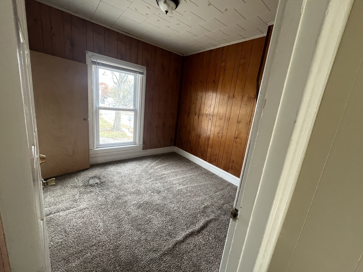 1002 N Roosevelt Avenue, Bloomington, IL 61701