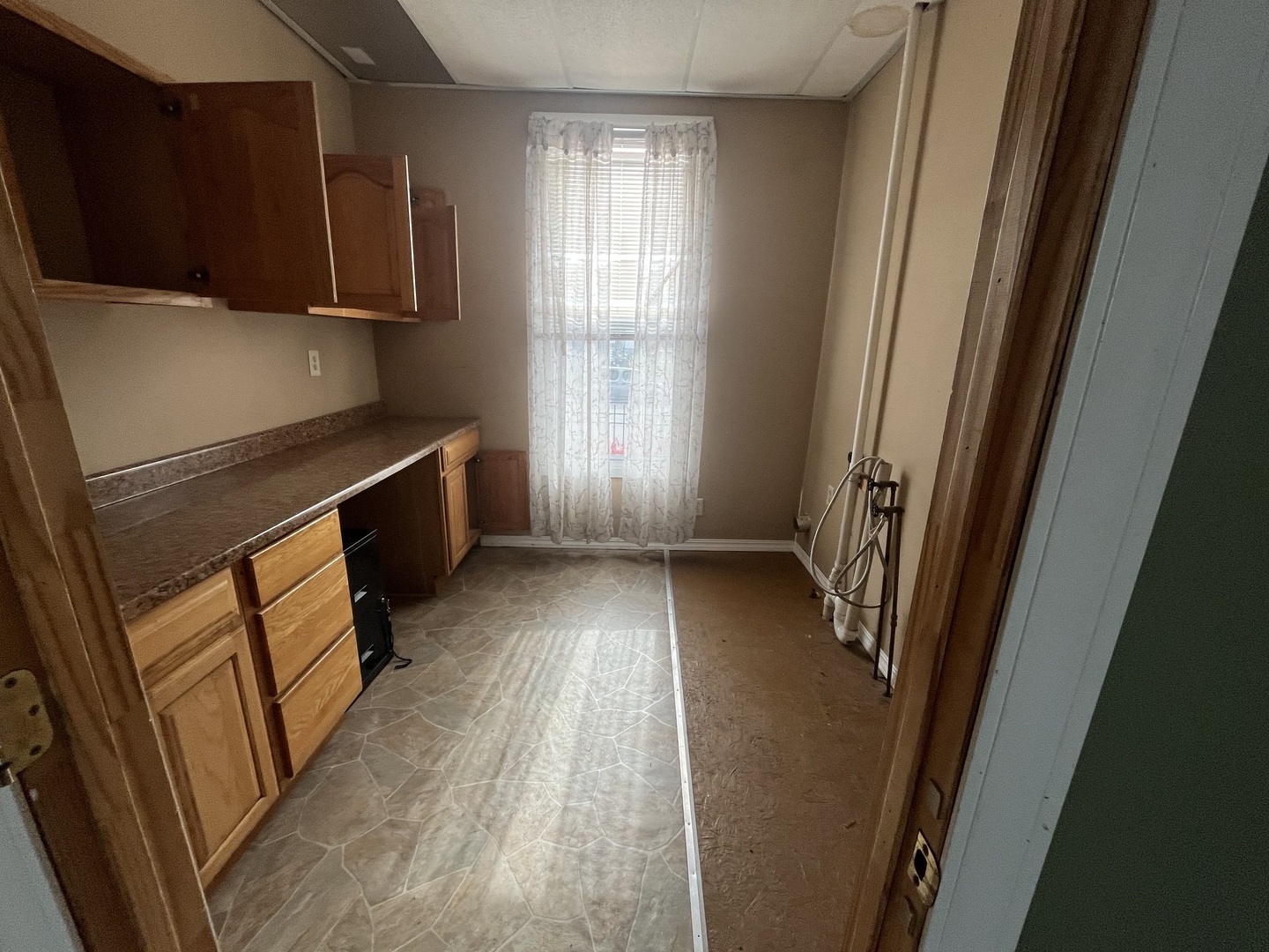 1002 N Roosevelt Avenue, Bloomington, IL 61701