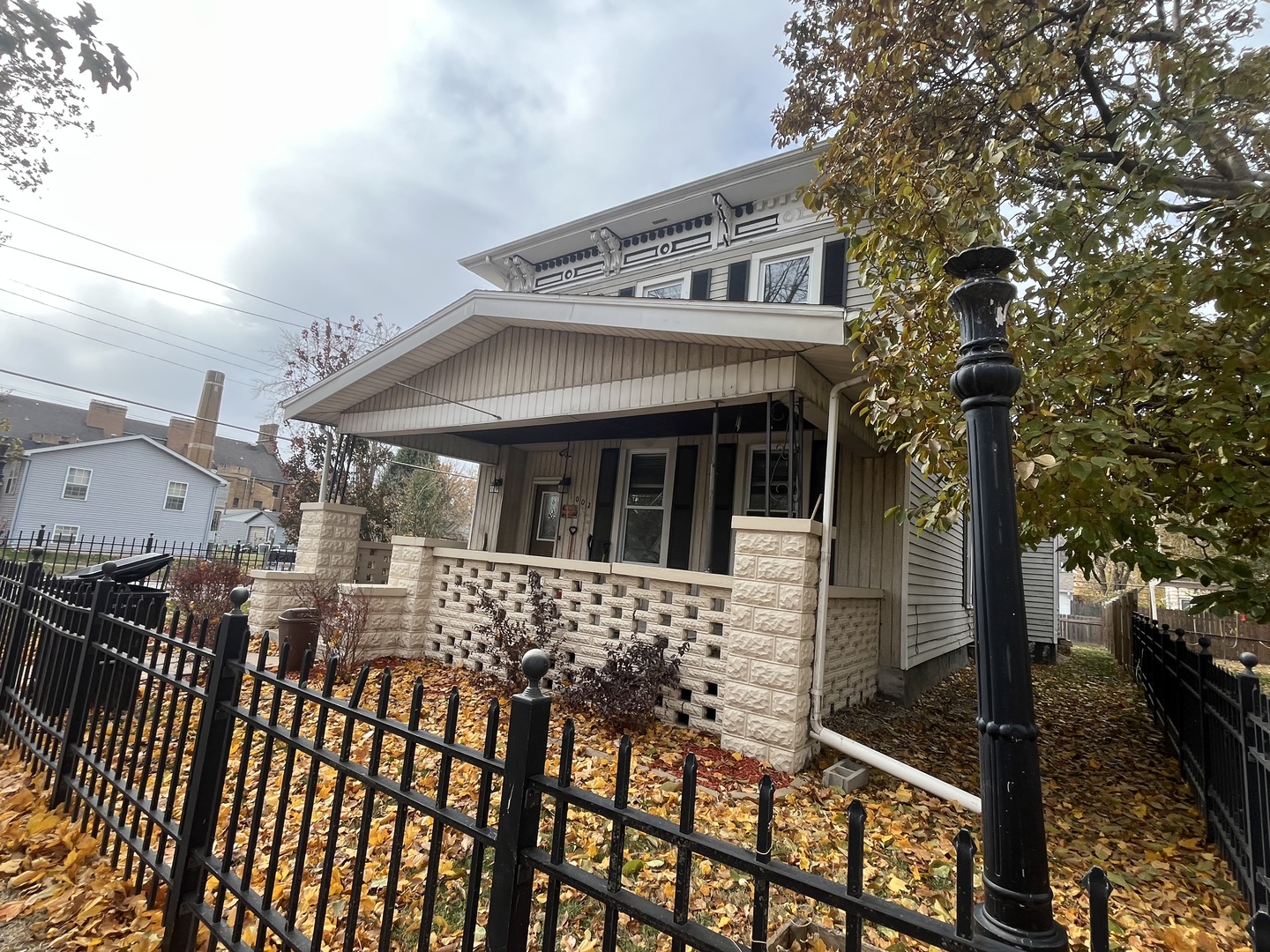 1002 N Roosevelt Avenue, Bloomington, IL 61701