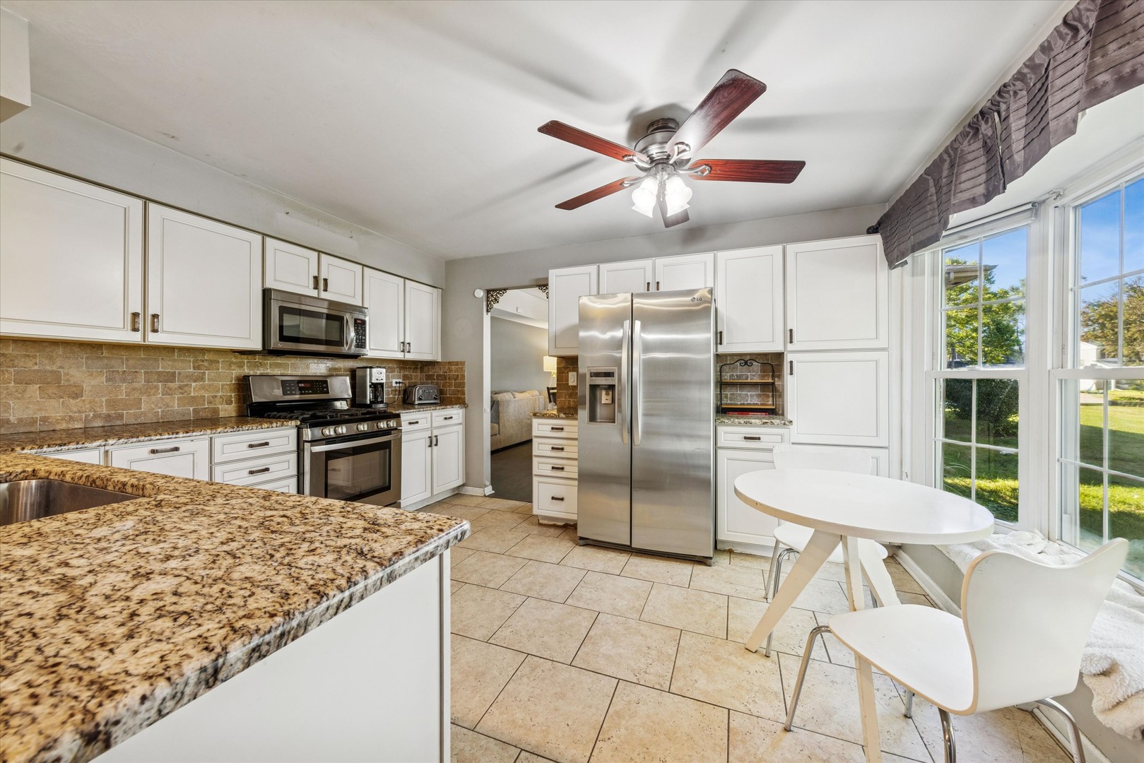 9S080 Stratford Place, Darien, IL 60561