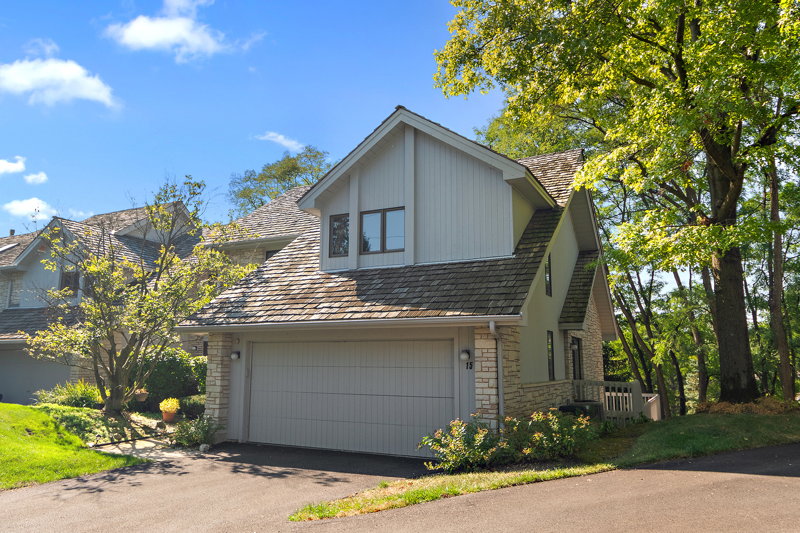 15 Laurel Oak Court, Burr Ridge, IL 60527