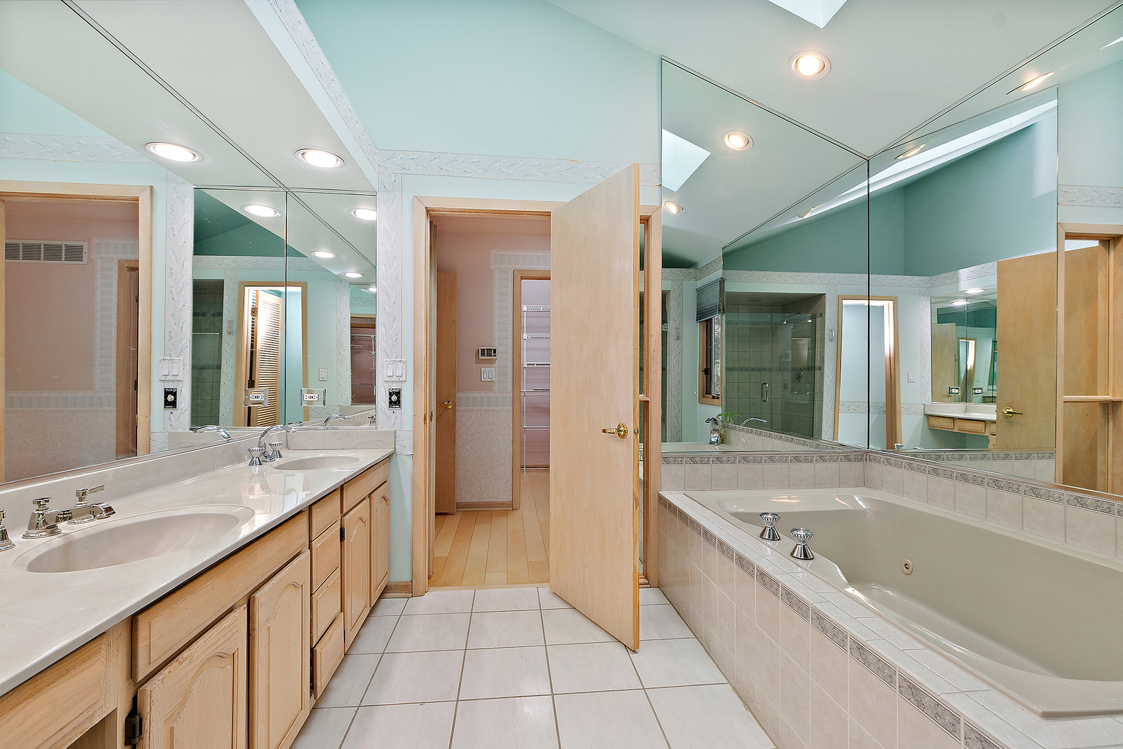 15 Laurel Oak Court, Burr Ridge, IL 60527