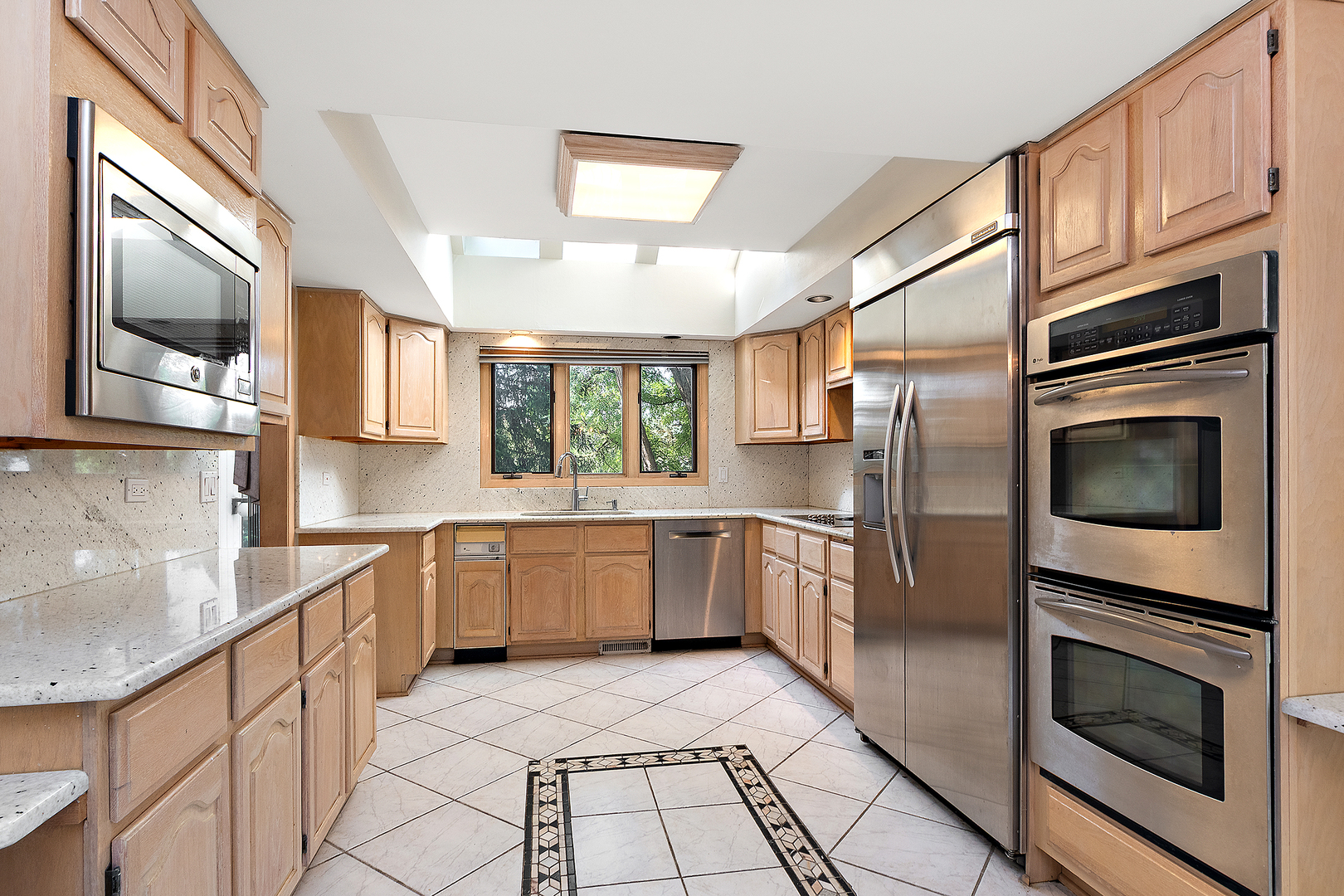 15 Laurel Oak Court, Burr Ridge, IL 60527