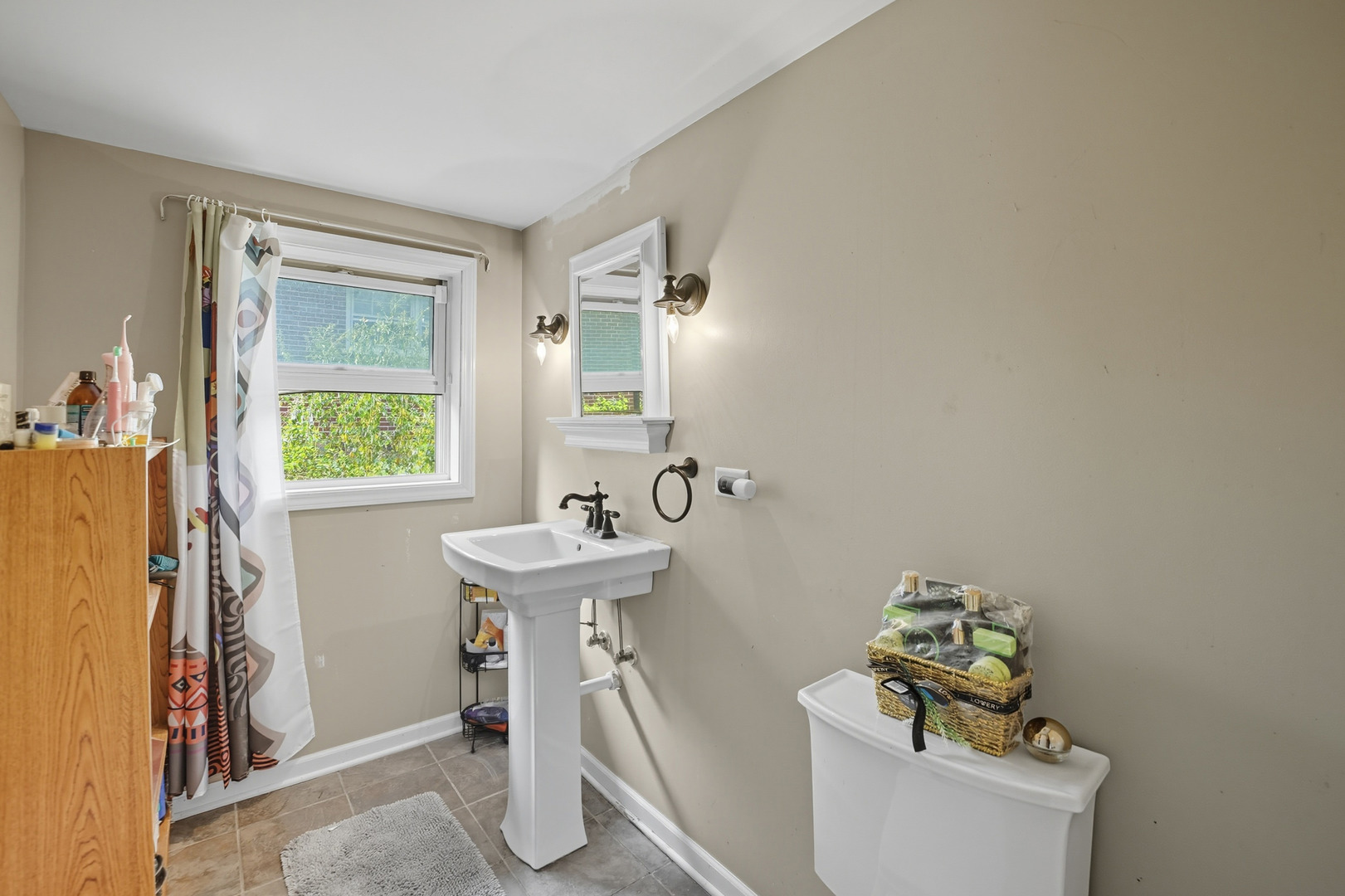 1812 E Algonquin Road, Des Plaines, IL 60016