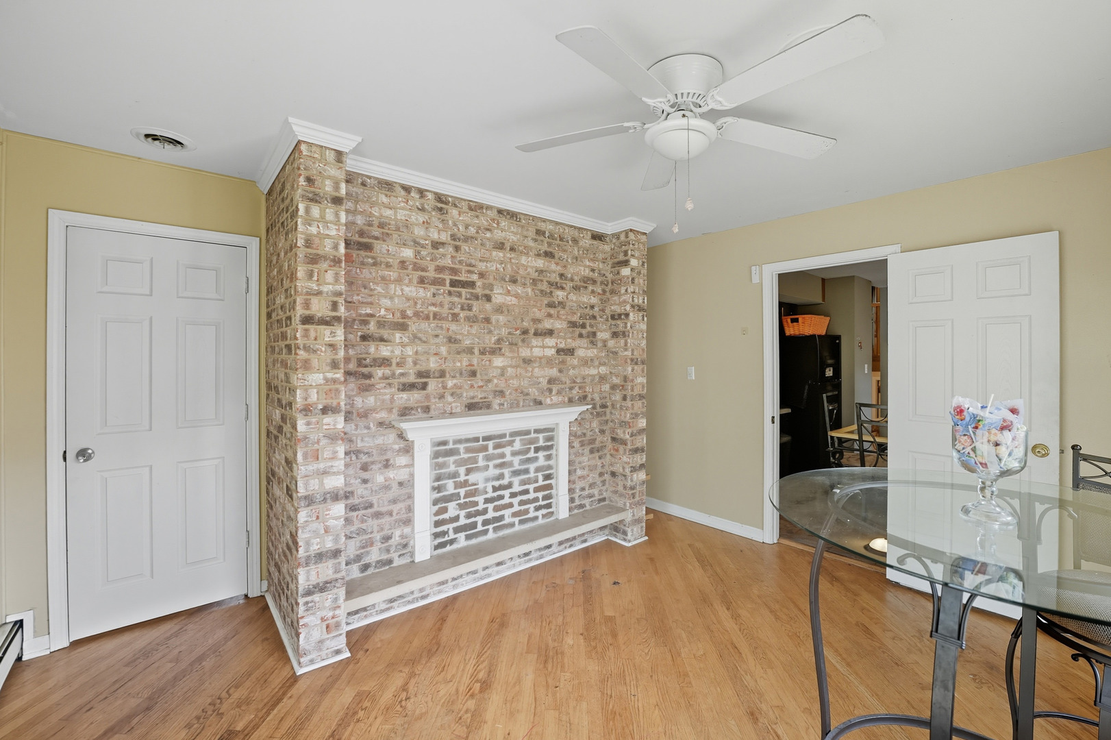 1812 E Algonquin Road, Des Plaines, IL 60016