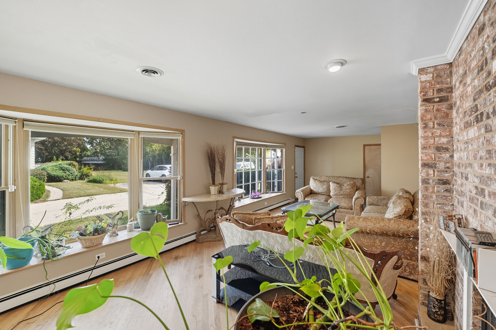 1812 E Algonquin Road, Des Plaines, IL 60016