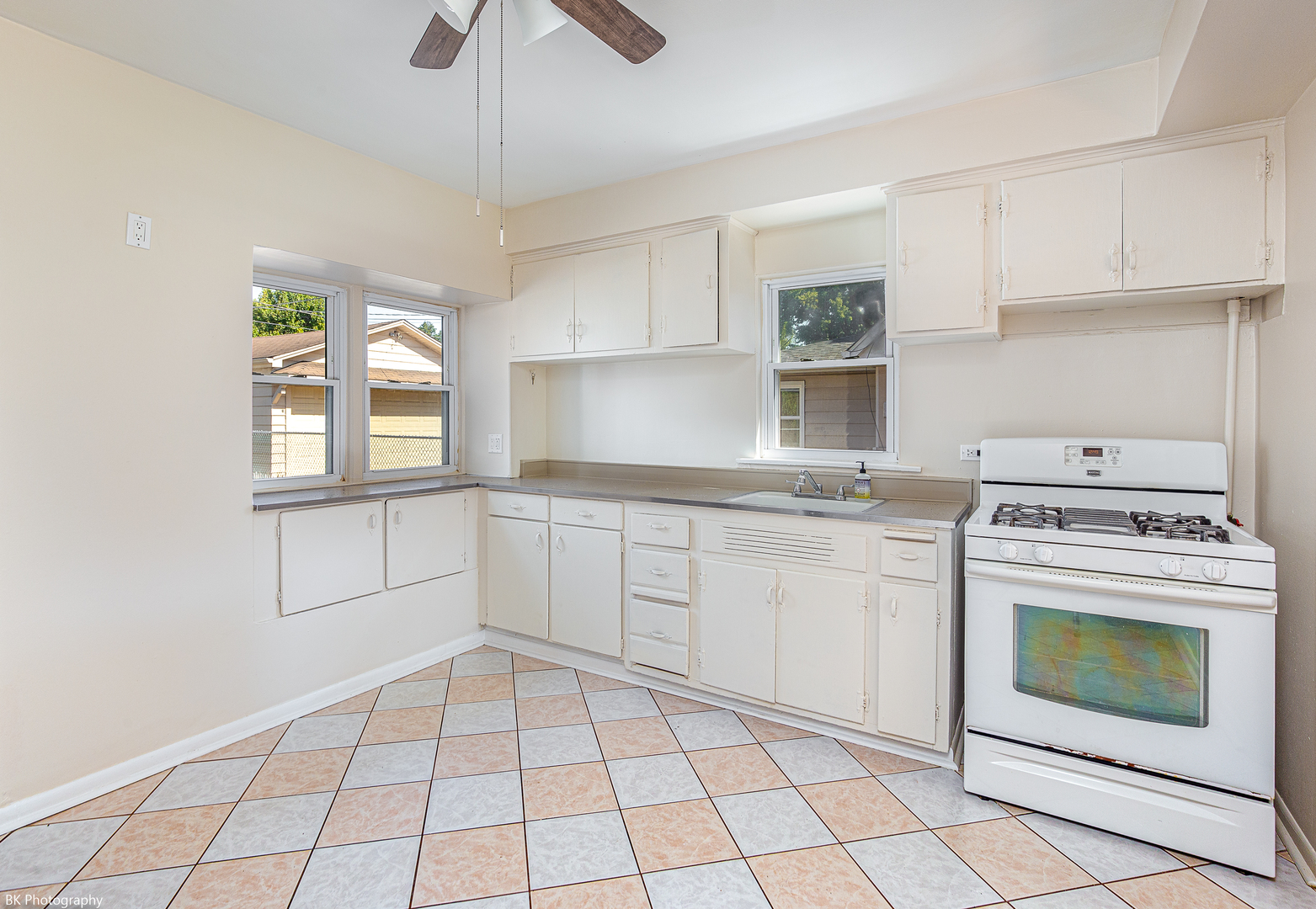 4228 W 100th Street, Oak Lawn, IL 60453