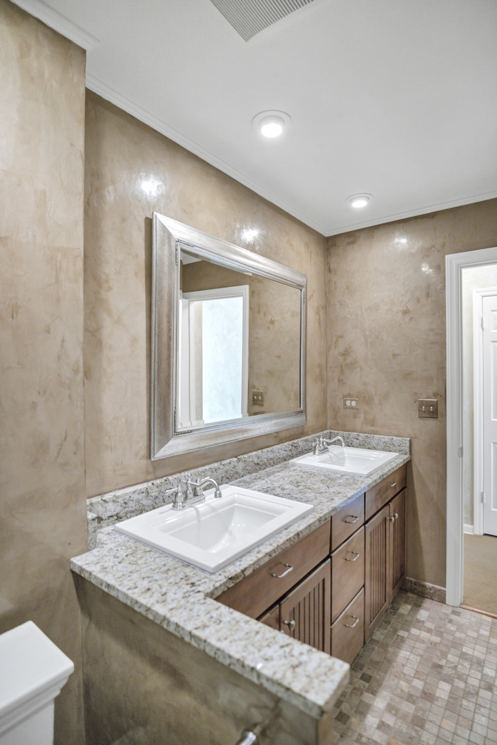 1708 S Fernandez Avenue, Arlington Heights, IL 60005