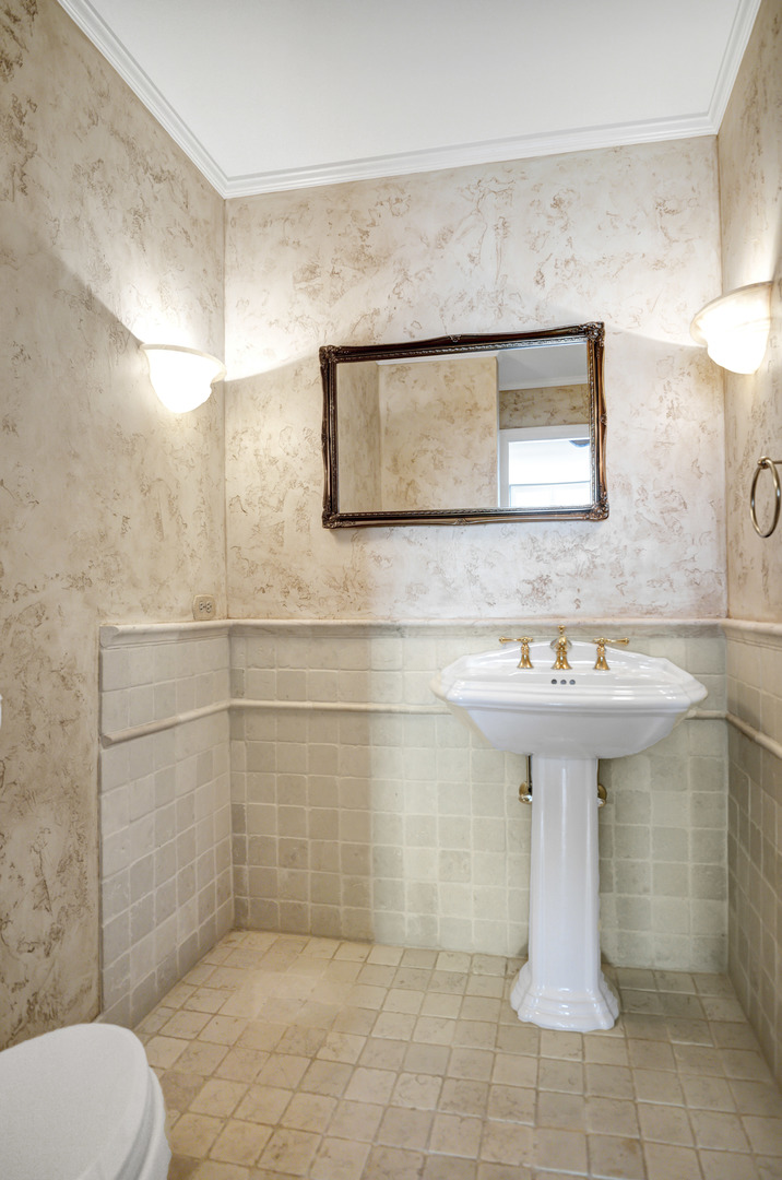 1708 S Fernandez Avenue, Arlington Heights, IL 60005